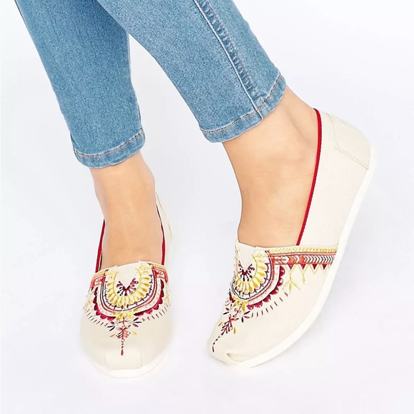TOMS Women’s Classic Natural Canvas Beaded Embroidery Slip On - Picture 2 of 6